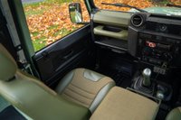 USED 2011 61 LAND ROVER DEFENDER 90 2.4 TDCi Pickup 2dr Diesel Manual 4WD SWB Euro 4 (122 bhp) Incredibly Restored|Re-trimmed