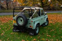 USED 2011 61 LAND ROVER DEFENDER 90 2.4 TDCi Pickup 2dr Diesel Manual 4WD SWB Euro 4 (122 bhp) Incredibly Restored|Re-trimmed