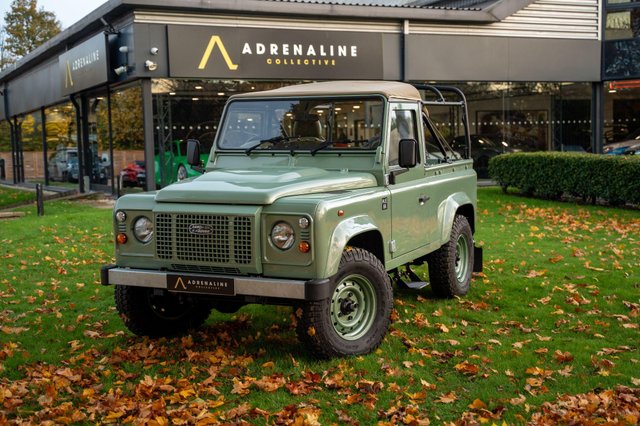 View our LAND ROVER DEFENDER 90
