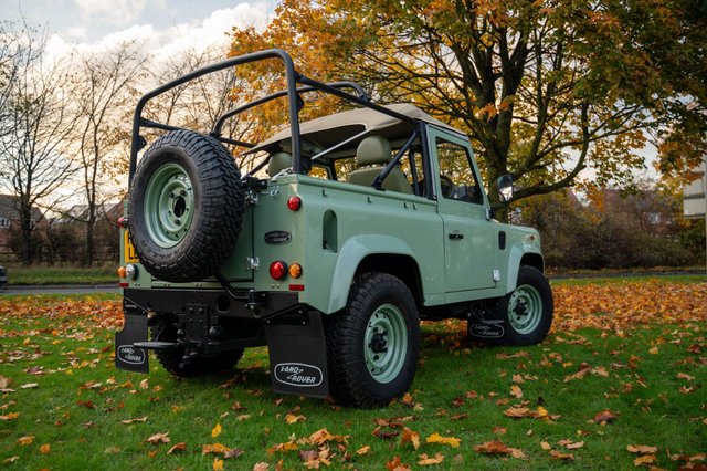 View our LAND ROVER DEFENDER 90