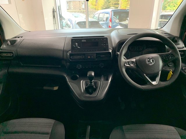 2022 Vauxhall Combo Life 1.5L Edition 5dr - Photo 4