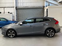 USED 2016 16 VOLVO V40 2.0 D2 R-Design Hatchback 5dr Diesel Manual Euro 6 (s/s) (120 ps) TOP SPEC+17"S+DAB+BLUETOOTH+