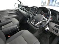 USED 2021 21 VOLKSWAGEN TRANSPORTER T32 2.0 BITDI 204 BHP SWB HIGHLINE DSG AUTO KOMBI 5 SEAT  1 OWNER | 5 SEATS | SAT NAV | DSG AUTO !