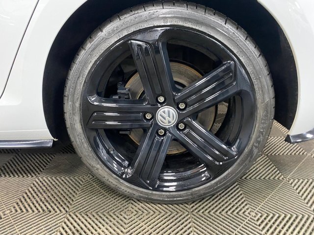 2017 VOLKSWAGEN GOLF (2017) - Photo 2