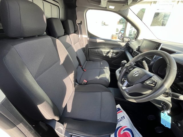 2021 Vauxhall Combo 1.5L Sportive 4dr - Photo 12