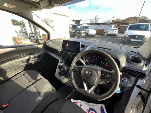2021 Vauxhall Combo 1.5L Sportive 4dr - Photo 11