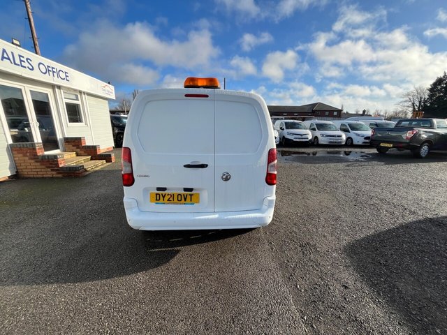 2021 Vauxhall Combo 1.5L Sportive 4dr - Photo 8