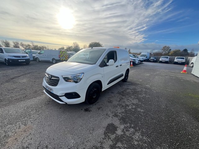 2021 Vauxhall Combo 1.5L Sportive 4dr - Photo 3