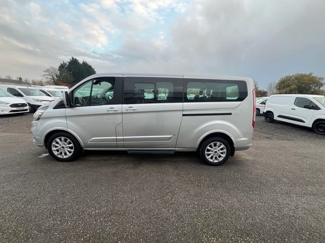 2022 Ford Tourneo Custom 2L Titanium 5dr - Photo 6