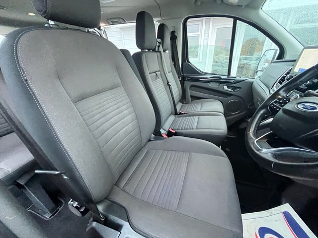2022 Ford Tourneo Custom 2L Titanium 5dr - Photo 12