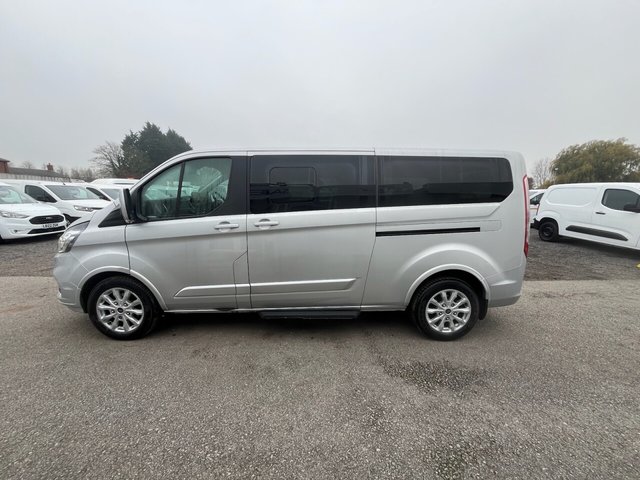 2021 Ford Tourneo Custom 2L Titanium 5dr - Photo 4