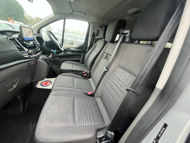 2021 Ford Tourneo Custom 2L Titanium 5dr - Photo 12