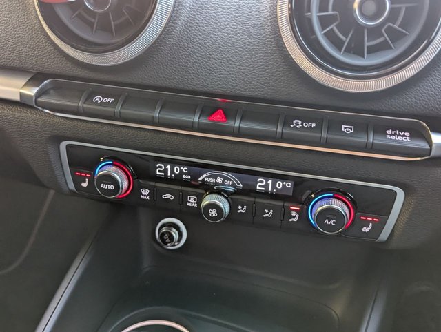 2018 AUDI S3 - Photo 9