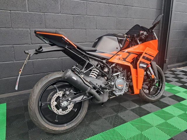 View our KTM RC 125