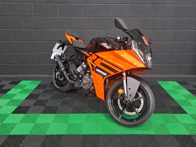 View our KTM RC 125