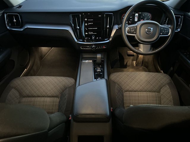 2022 VOLVO V60 - Photo 9