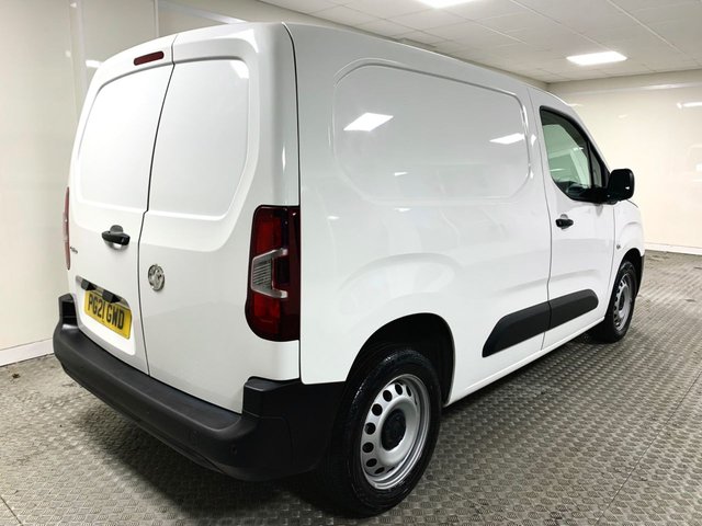2021 Vauxhall Combo 1.5L Dynamic 4dr - Photo 2