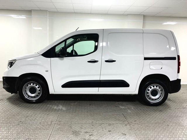 2021 Vauxhall Combo 1.5L Dynamic 4dr - Photo 4