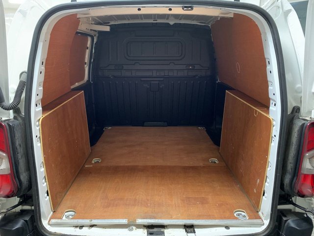 2021 Vauxhall Combo 1.5L Dynamic 4dr - Photo 5