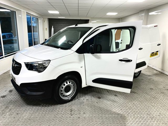 2021 Vauxhall Combo 1.5L Dynamic 4dr - Photo 10