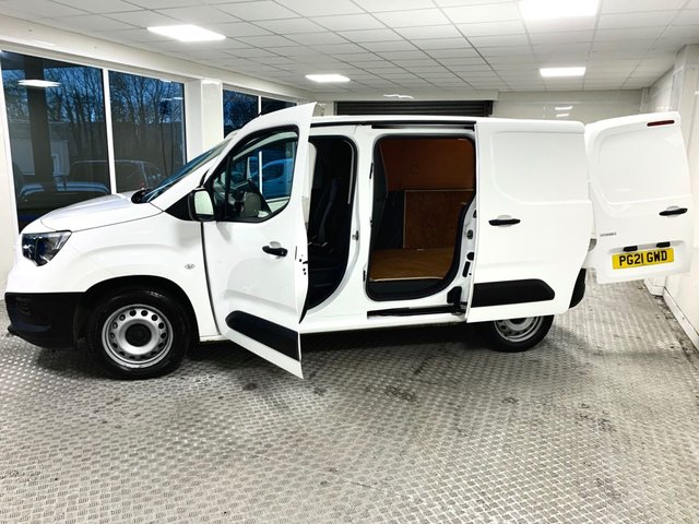 2021 Vauxhall Combo 1.5L Dynamic 4dr - Photo 11