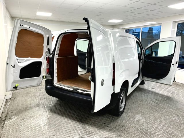 2021 Vauxhall Combo 1.5L Dynamic 4dr - Photo 12