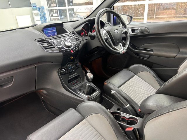 2017 FORD FIESTA - Photo 11