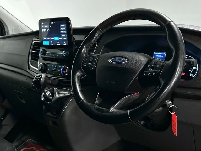 2018 Ford Transit Custom 2L Limited 5dr - Photo 4