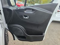 USED 2021 71 RENAULT TRAFIC 2.0 dCi ENERGY 28 Black Edition Van,, Euro 6 ULEZ, Automatic, Cruise, DAB, Bluetooth, A/C, Rear Sensors & Camera, + VAT @ 20%. This 2021 Renault Trafic boasts an MOT valid until September 2026, offering excellent peace of mind for the coming years. This dCi ENERGY 28 Black Edition SWB Standard Roof model is powered by an efficient 2.0 litre diesel engine, meeting Euro 6 emissions standards. It comes equipped with a rear parking camera and rear parking sensors to assist with manoeuvring, alongside a wide view mirror that includes blind spot assistance. For your entertainment and connectivity, enjoy the DAB radio with Blu