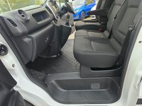 USED 2021 71 RENAULT TRAFIC 2.0 dCi ENERGY 28 Black Edition Van,, Euro 6 ULEZ, Automatic, Cruise, DAB, Bluetooth, A/C, Rear Sensors & Camera, + VAT @ 20%. This 2021 Renault Trafic boasts an MOT valid until September 2026, offering excellent peace of mind for the coming years. This dCi ENERGY 28 Black Edition SWB Standard Roof model is powered by an efficient 2.0 litre diesel engine, meeting Euro 6 emissions standards. It comes equipped with a rear parking camera and rear parking sensors to assist with manoeuvring, alongside a wide view mirror that includes blind spot assistance. For your entertainment and connectivity, enjoy the DAB radio with Blu