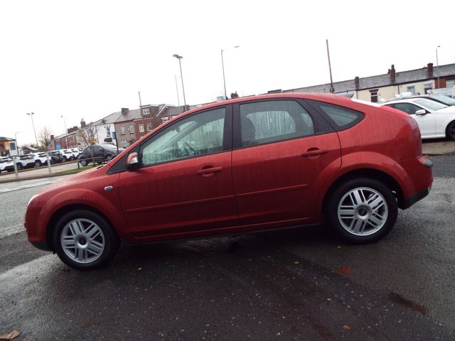 2007 FORD FOCUS 1.6 Ghia Hatchback 5dr Petrol Manual (161 g/km, 99 bhp) - Photo 6
