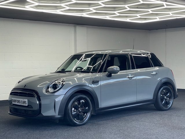 2021 MINI Hatch 1.5L Cooper Classic 5dr - Photo 2