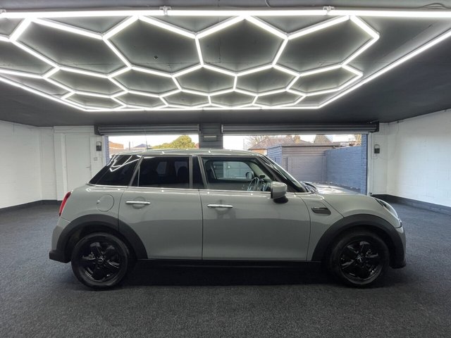 2021 MINI Hatch 1.5L Cooper Classic 5dr - Photo 6