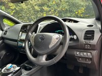 USED 2017 17 NISSAN LEAF 30kWh Tekna Hatchback 5dr Electric Auto (109 bhp) Tekna, Leather, Heated Seats