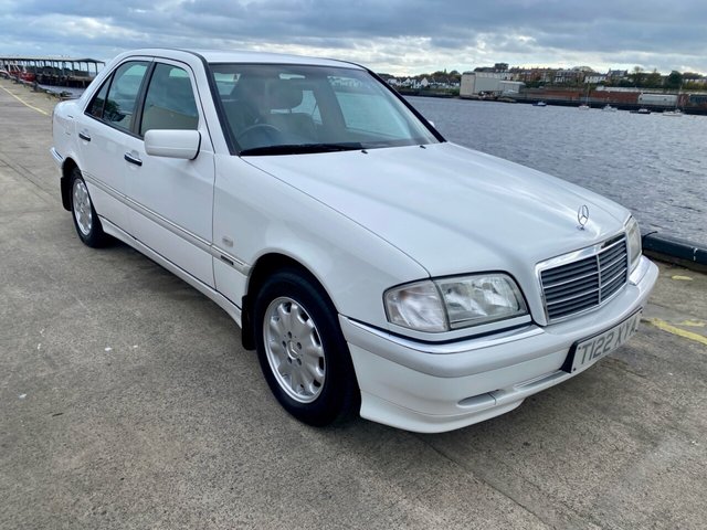View our Mercedes-Benz C-Class 2.0 C200 Elegance Saloon 4dr Petrol Automatic (225 g/km, 134 bhp)