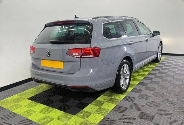 2022 VOLKSWAGEN PASSAT - Photo 2