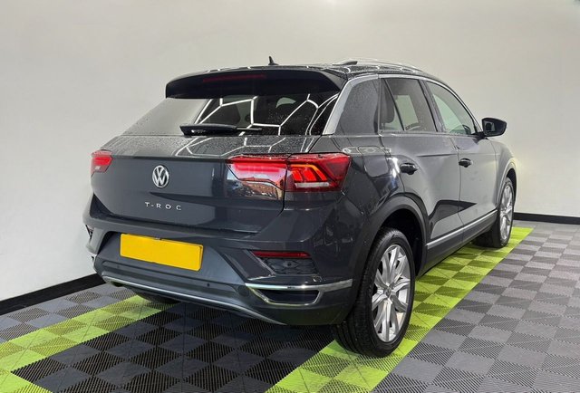 2019 VOLKSWAGEN T-ROC - Photo 2