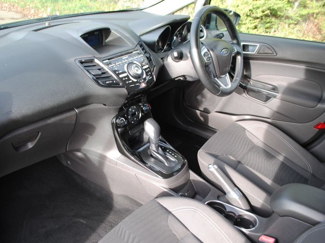 2013 62 FORD FIESTA 1.6 Titanium Hatchback 5dr Petrol Powershift Euro 5 (105 ps) - Photo 9