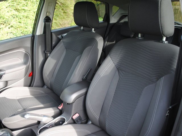 2013 62 FORD FIESTA 1.6 Titanium Hatchback 5dr Petrol Powershift Euro 5 (105 ps) - Photo 4