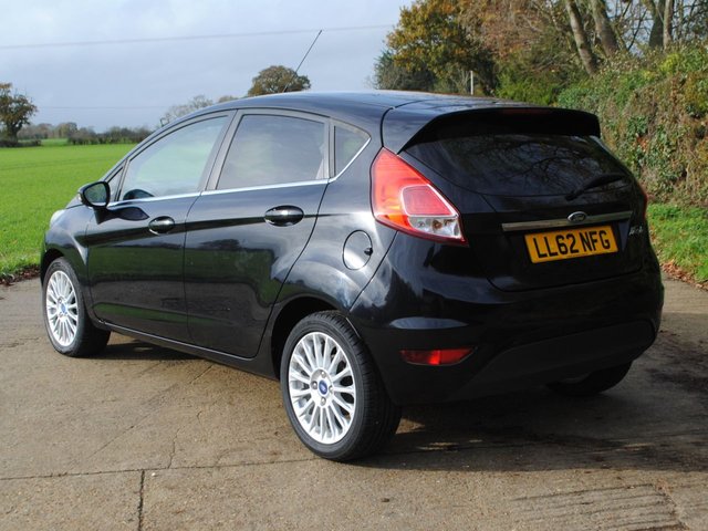 2013 62 FORD FIESTA 1.6 Titanium Hatchback 5dr Petrol Powershift Euro 5 (105 ps) - Photo 7