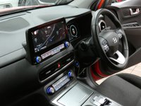 USED 2021 71 HYUNDAI KONA 64kWh Premium SUV 5dr Electric Auto (10.5kW Charger) (204 ps) SAT NAV HEATED SEATS REAR VIEW CAMERA CRUISE CONTROL PARKING SENSORS 1 OWNER EXCELLENT SERVICE HISTORY WARRANTY