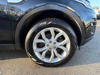 USED 2020 19 LAND ROVER DISCOVERY 3 2.7 TD V6 Station Wagon 5dr Diesel Automatic (5 Seats) (270 g/km, 190 bhp) A STUNNING ADDITION FINISHED IN FACTORY BLACK PAINT+JUST 2 FORMER KEEPERS+7 SEATER+SERVICE HISTORY+DIESEL+AUTOMATIC+ULEZ COMPLIANT+PRIVACY GLASS+FULL LEATHER INTERIOR+FULL PANORAMIC GLASS ROOF+SATELLITE NAVIGATION+PARK ASSIST+CLIMATE CONTROL+19 INCH ALLOY WHEELS+COST NEW &pound;45440 MAKING THIS USED VEHICLE AMAZING VALUE AT OUR LOW PRICE+1 FULL YEARS MOT PRIOR TO COLLECTION+CALL NOW TO ARRANGE A VIEWING+NOT TO BE MISSED!!!!!!!!!!!!!!!!!!!!!!!!!!!!!!!!!!!