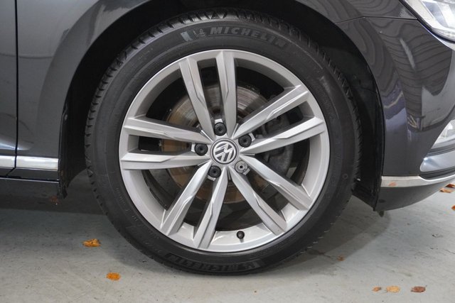 2019 VOLKSWAGEN PASSAT - Photo 3