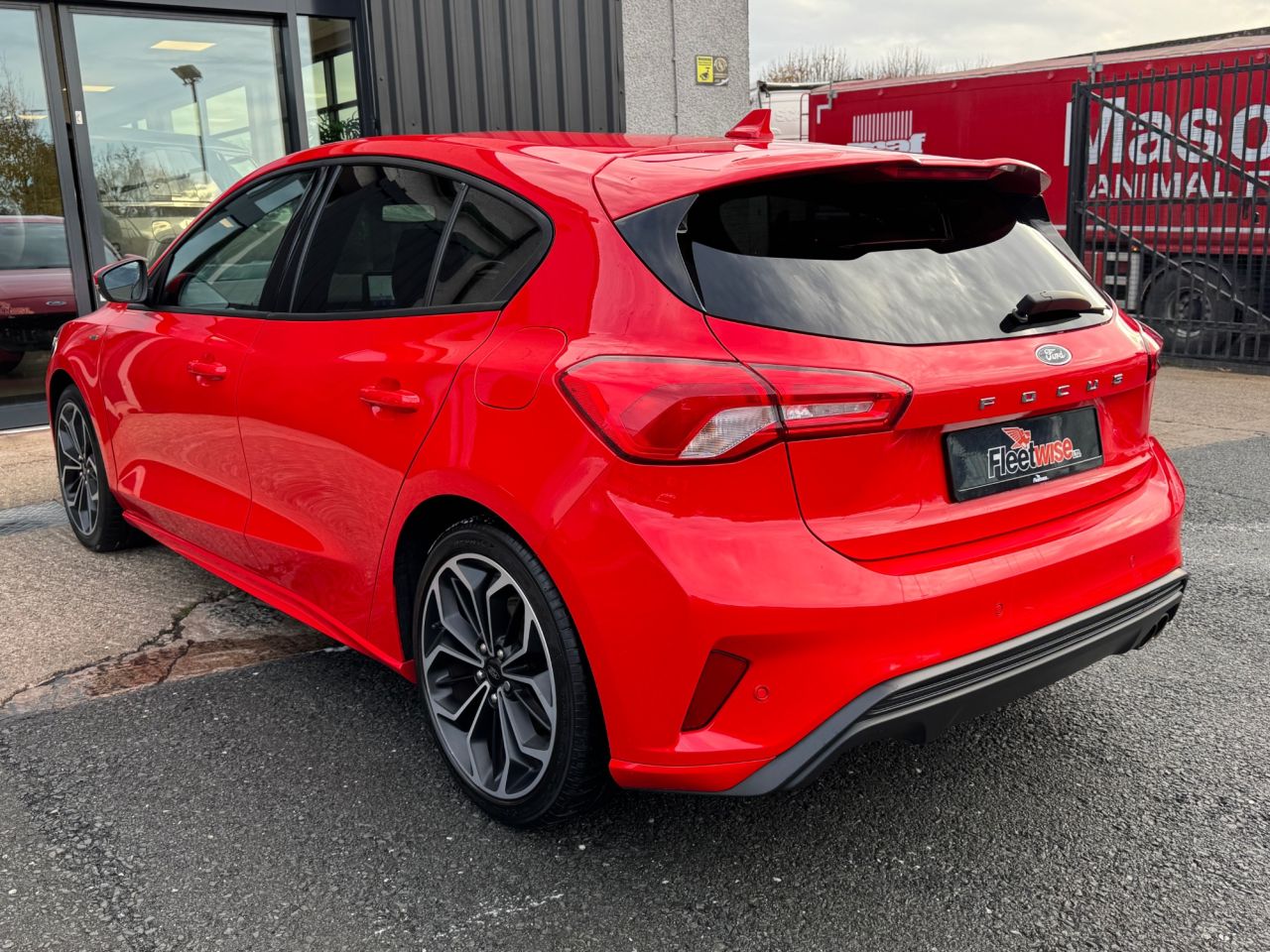 2019 FORD FOCUS 1.0T EcoBoost ST-Line X Hatchback 5dr Petrol Manual Euro 6 (s/s) (125 ps) - vehicle photo 4 for sale on PureCar