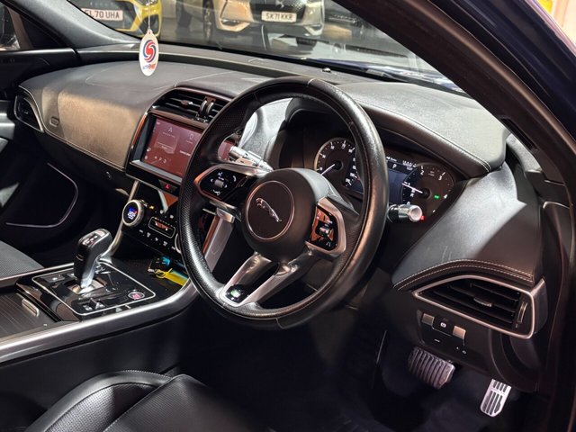 2021 JAGUAR XE 2.0 D200 MHEV R-Dynamic Black Saloon 4dr Diesel Auto Euro 6 (s/s) (204 ps) 19" Gloss Black Alloys. Camera - Photo 11