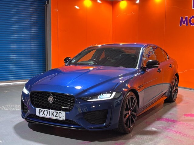 2021 JAGUAR XE 2.0 D200 MHEV R-Dynamic Black Saloon 4dr Diesel Auto Euro 6 (s/s) (204 ps) 19" Gloss Black Alloys. Camera - Photo 4