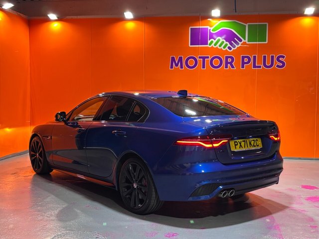 2021 JAGUAR XE 2.0 D200 MHEV R-Dynamic Black Saloon 4dr Diesel Auto Euro 6 (s/s) (204 ps) 19" Gloss Black Alloys. Camera - Photo 5