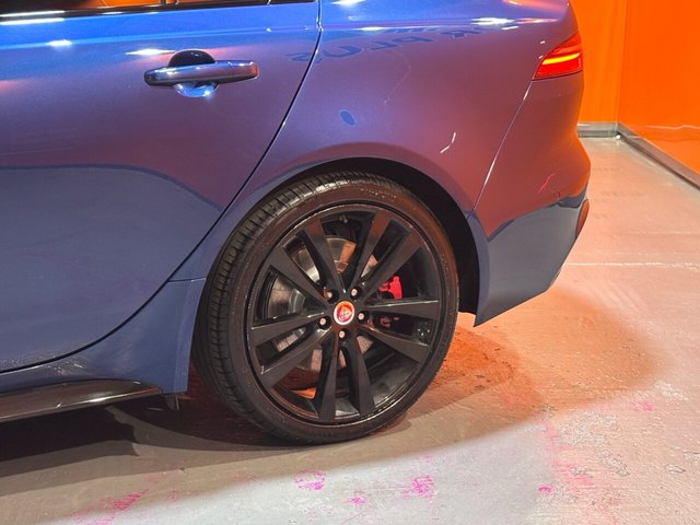 2021 JAGUAR XE 2.0 D200 MHEV R-Dynamic Black Saloon 4dr Diesel Auto Euro 6 (s/s) (204 ps) 19" Gloss Black Alloys. Camera - Photo 10