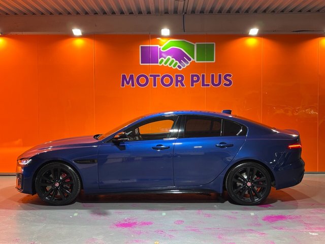 2021 JAGUAR XE 2.0 D200 MHEV R-Dynamic Black Saloon 4dr Diesel Auto Euro 6 (s/s) (204 ps) 19" Gloss Black Alloys. Camera - Photo 8