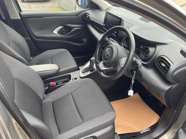 2021 TOYOTA YARIS 2021 1.5 VVT-h Design Hatchback 5dr Petrol Hybrid E-CVT Euro 6 (s/s) (116 ps) - Photo 8